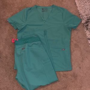 Figs scrubs Surgical Green Casma and Kade pants